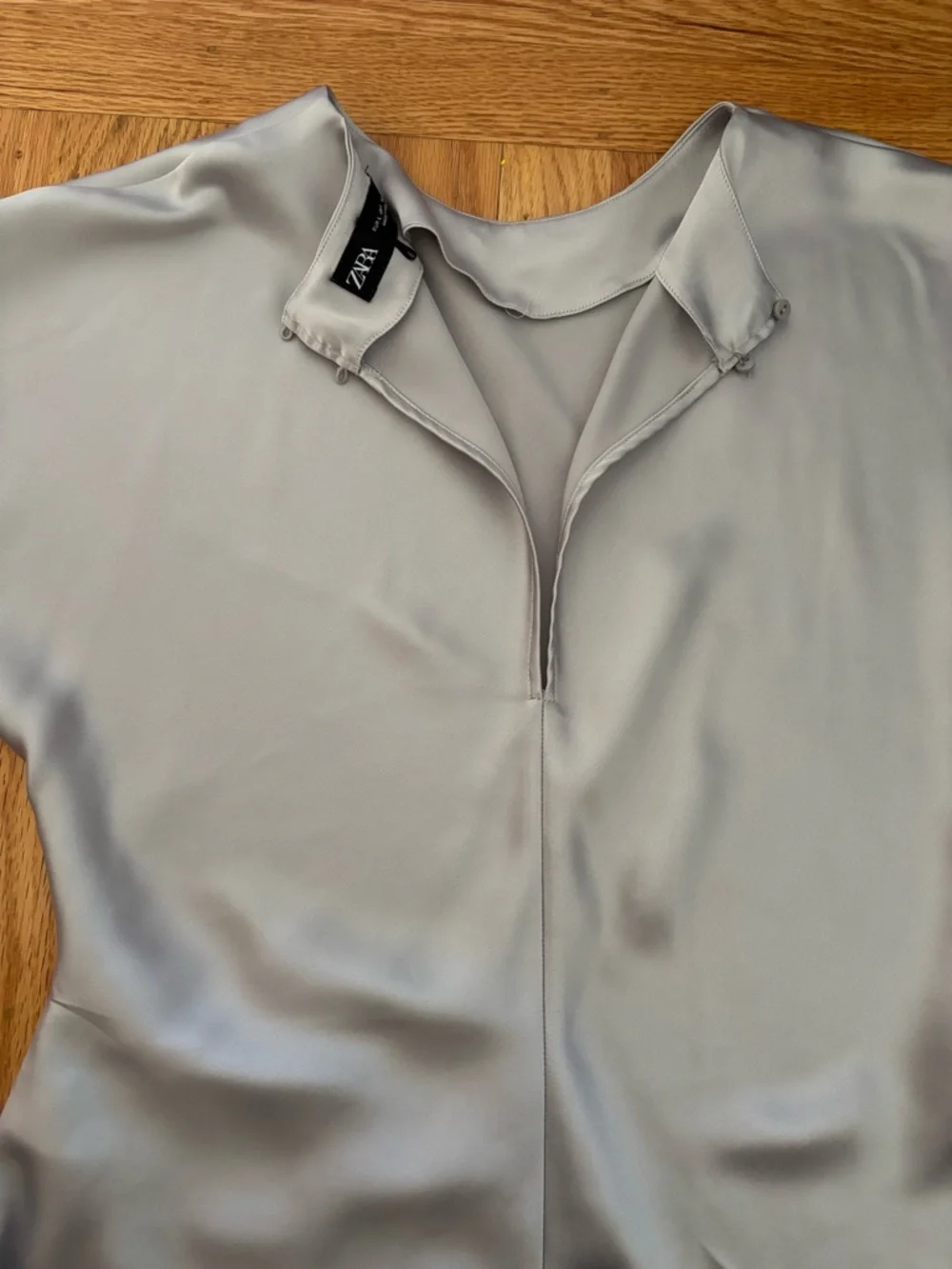Zara Satin Cap Sleeve Top in Light Gray with gathered side in size Large - Picture 3 of 4